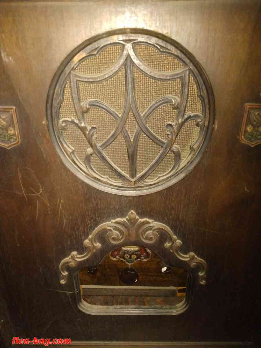 1928 Spartan case radio