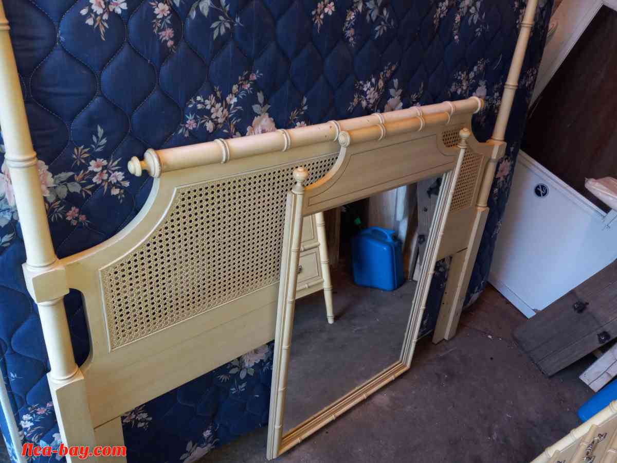 complete bedroom set like new condition