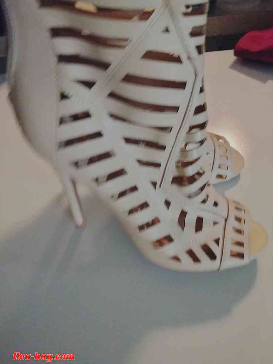 women's beige leather shoes