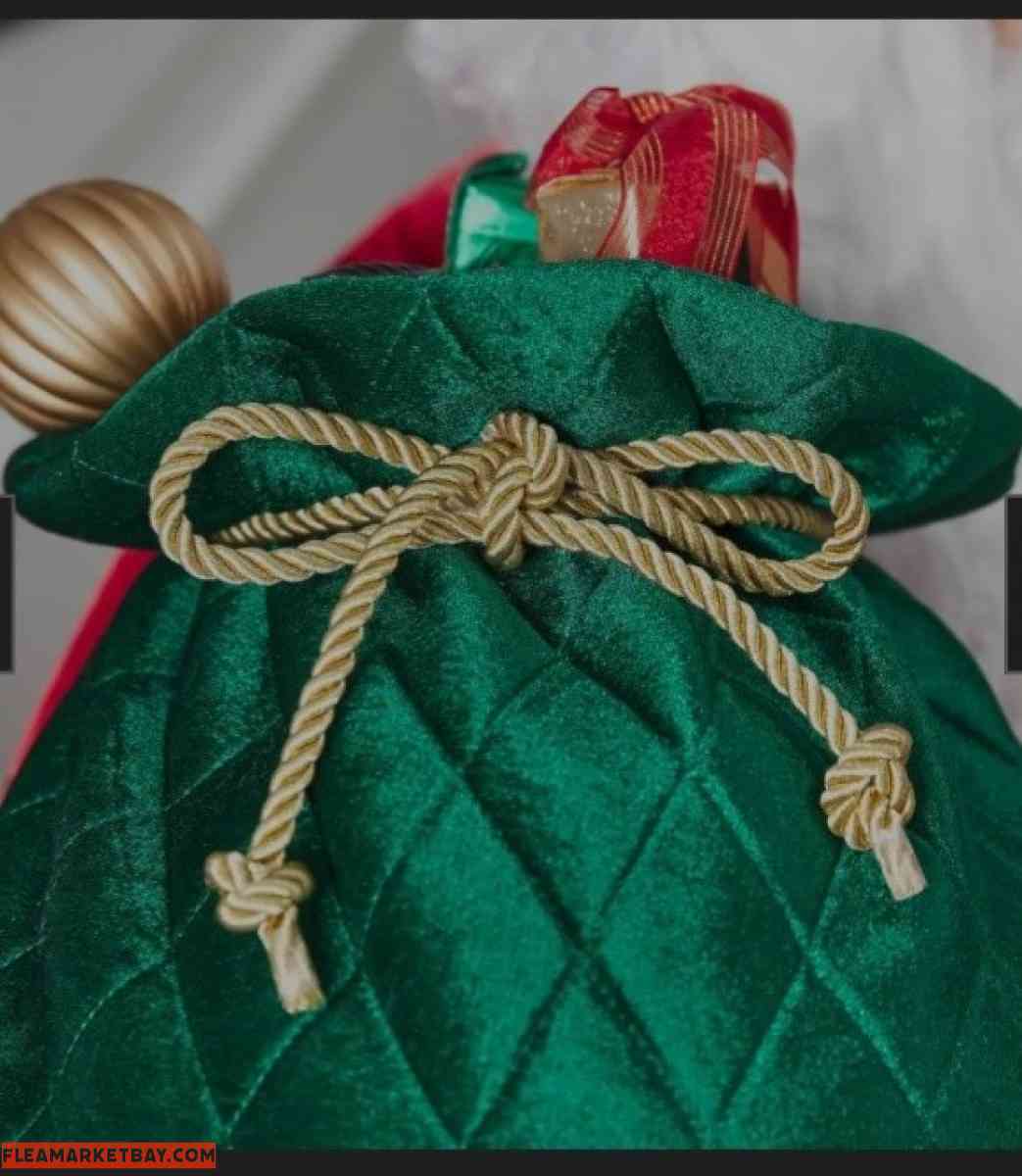 6ft Automated Santa & Grinch