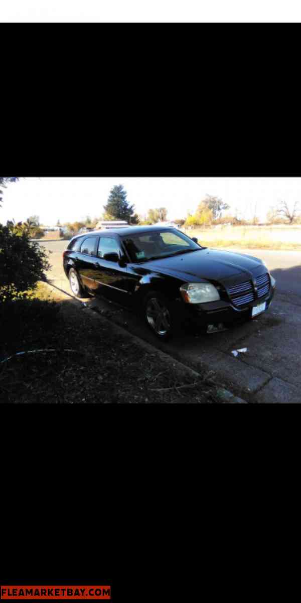 Hi, I'm selling my 2007 Dodge Magnum with 119,000 miles ever