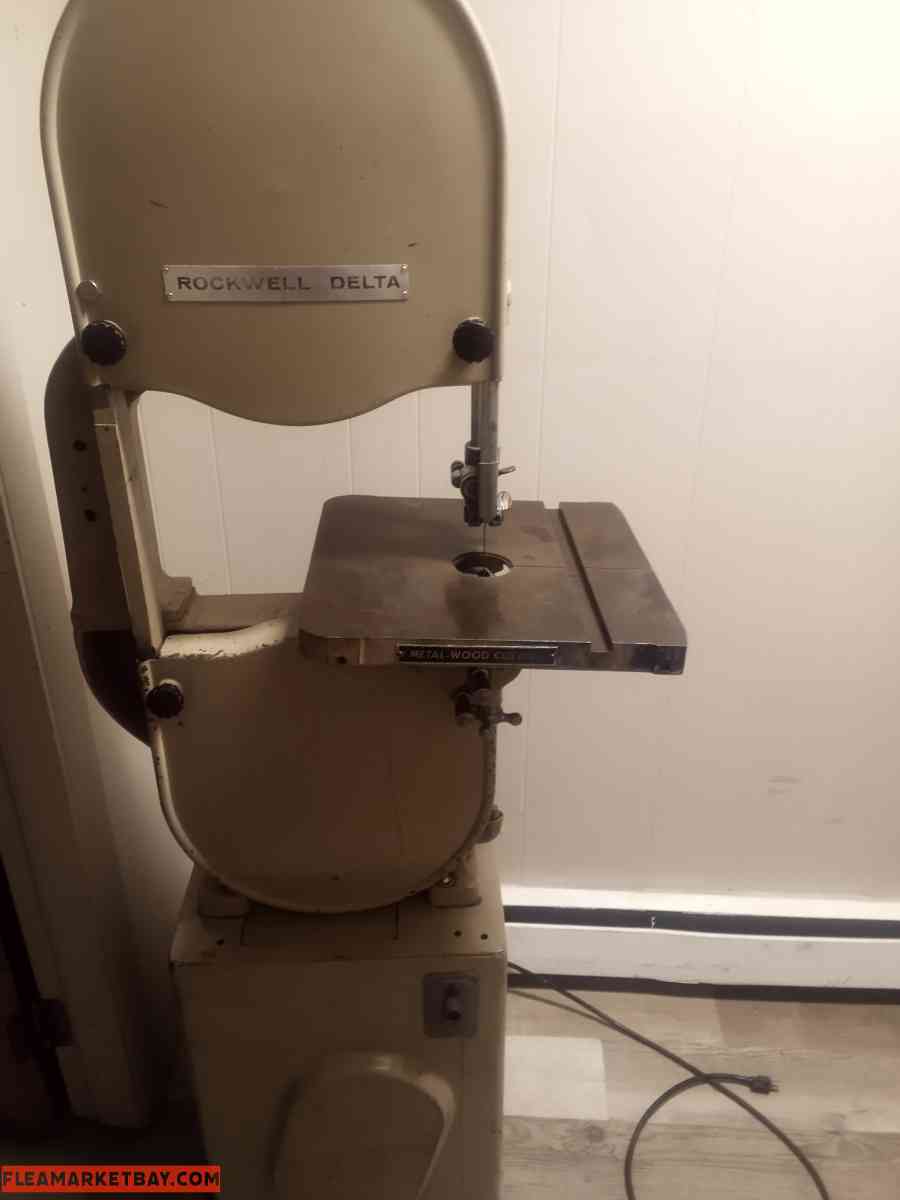 1970's model Delta/Rockwell industrial bandsaw,metal wood .