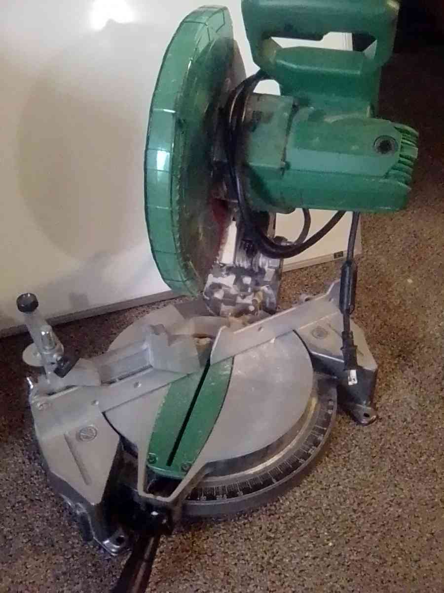 10-in compound miter saw