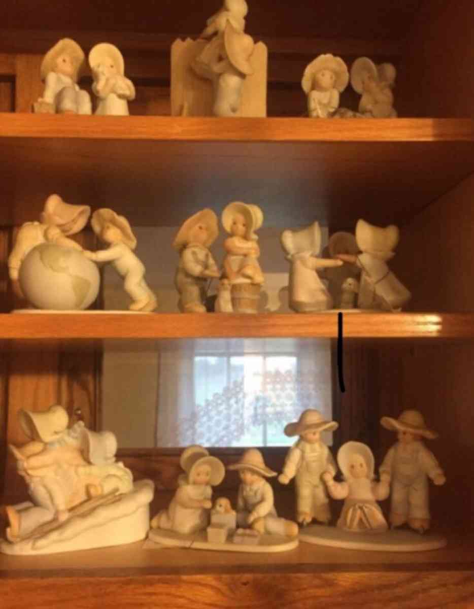 Home Interiors Circle of Friends Figurines and Christmas Pla
