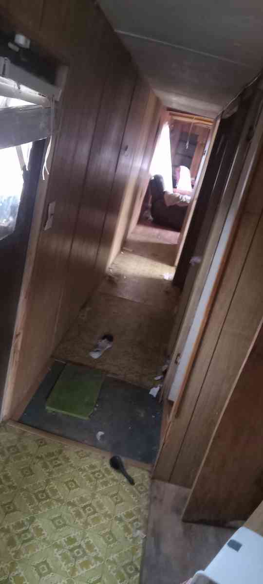 2 bedroom trailer with axles