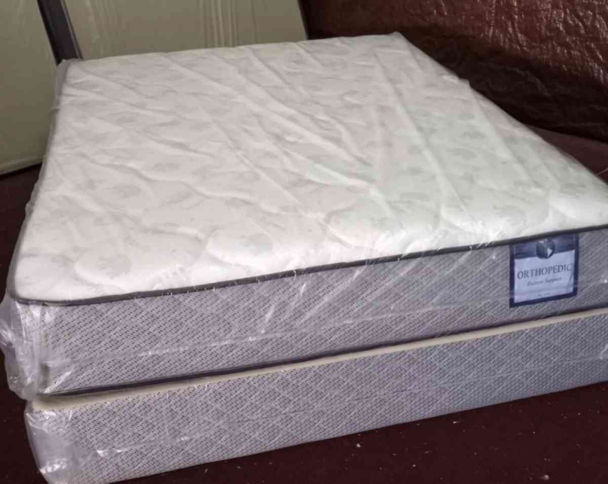 GREAT SALE QUEEN PLUSH MATTRESS WITH FREE BOX SPRING