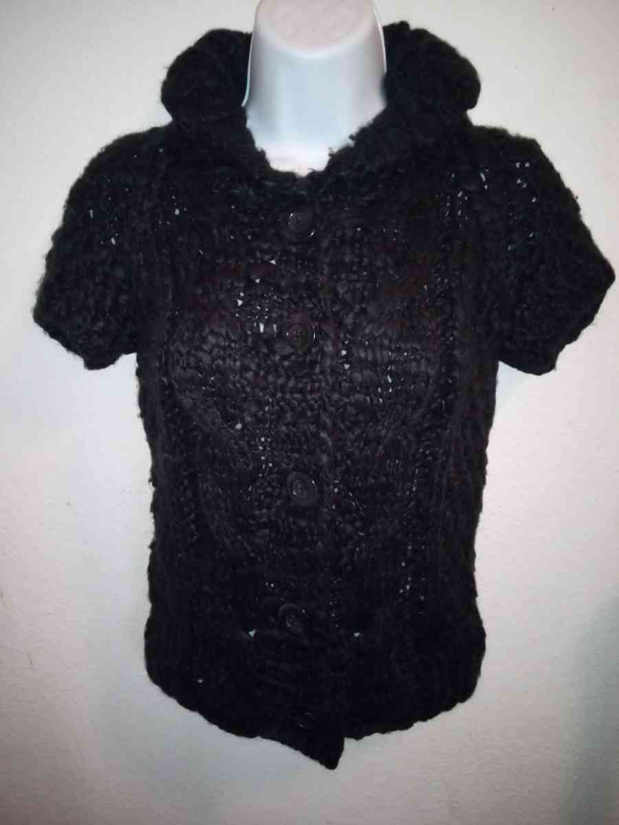 NWT VIVIENNE TAM BLACK SHORT SLEEVE SWEATER, XS