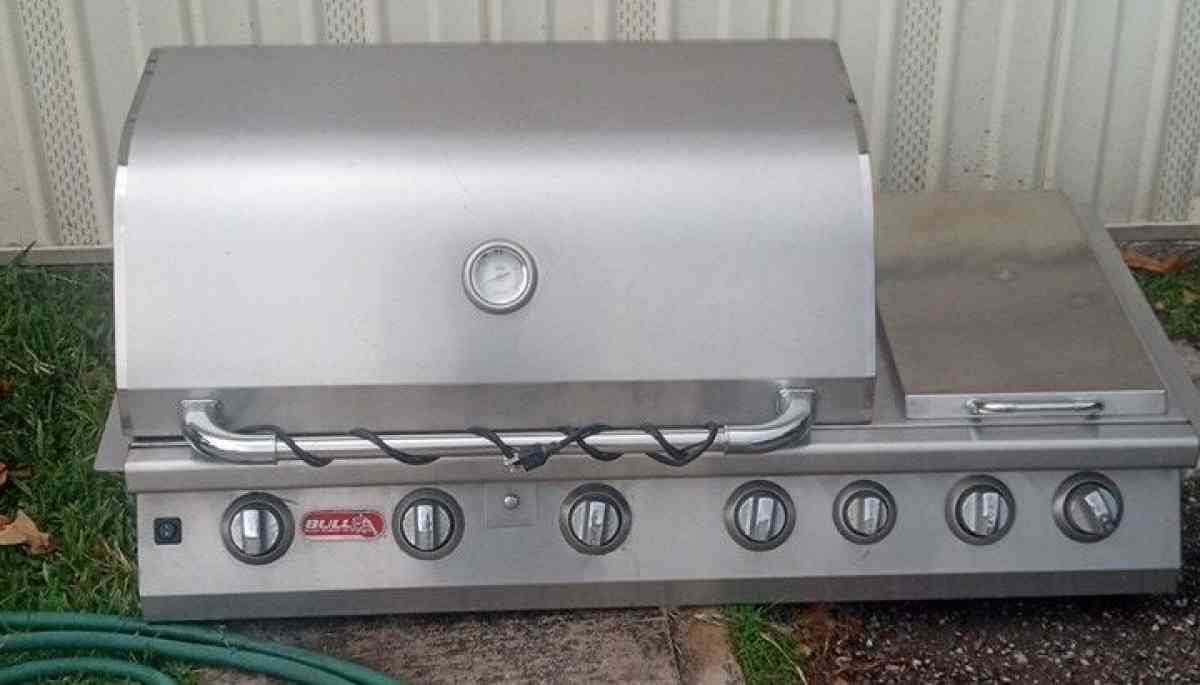 BULL STAINLESS STEEL OUTDOOOR GRILL