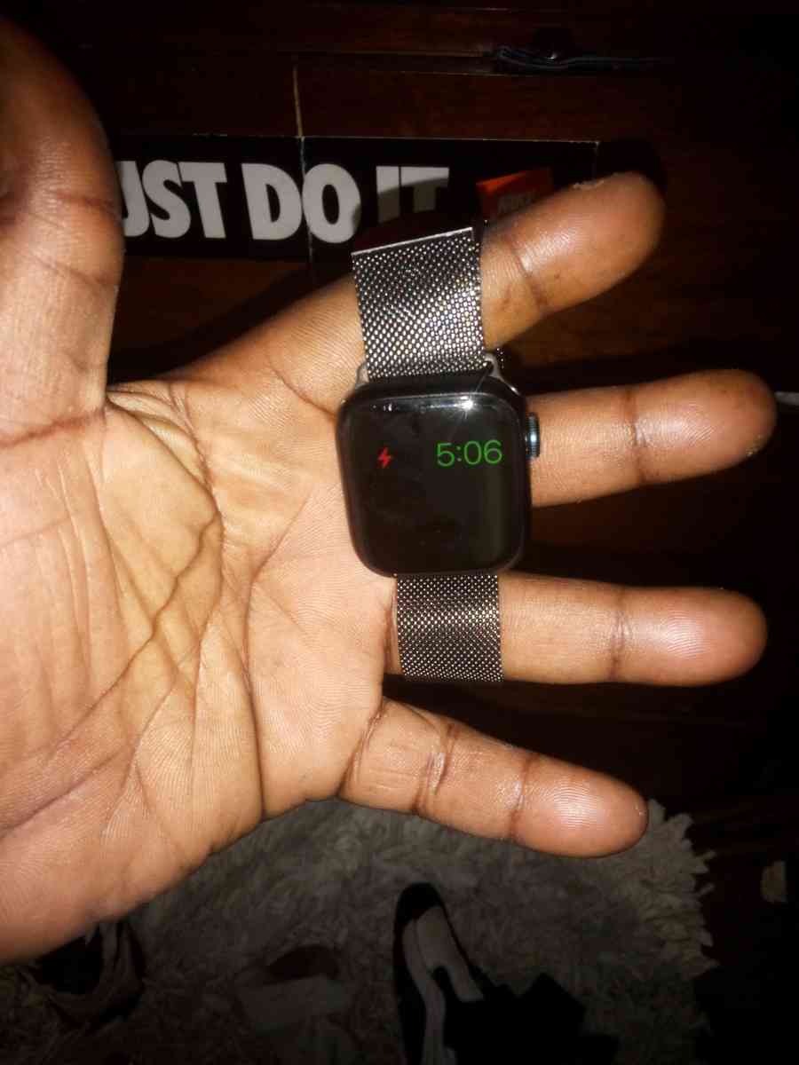 Apple watch series 8