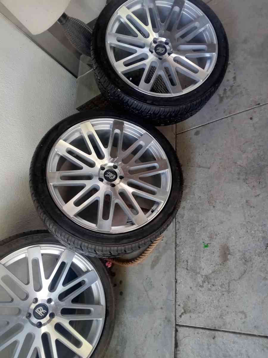 rines 24 enteritos y llantas nuevas son 24 de 5 virlos ningu