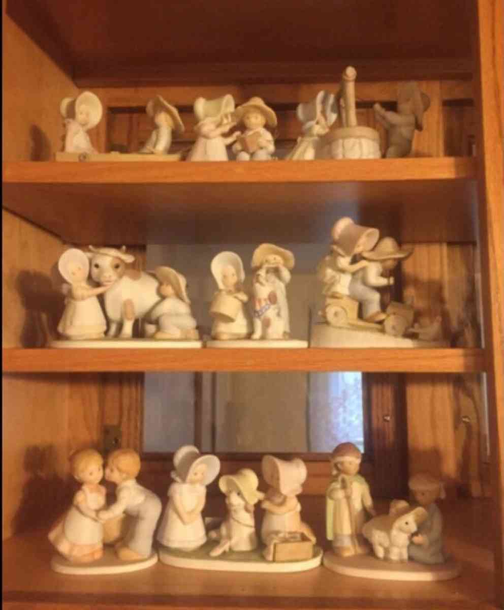 Home Interiors Circle of Friends Figurines and Christmas Pla