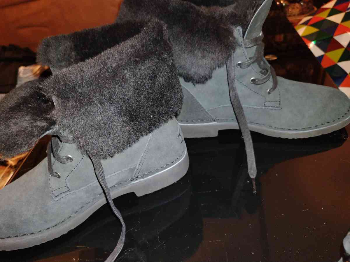 WOMENS UGG BOOTS size 7