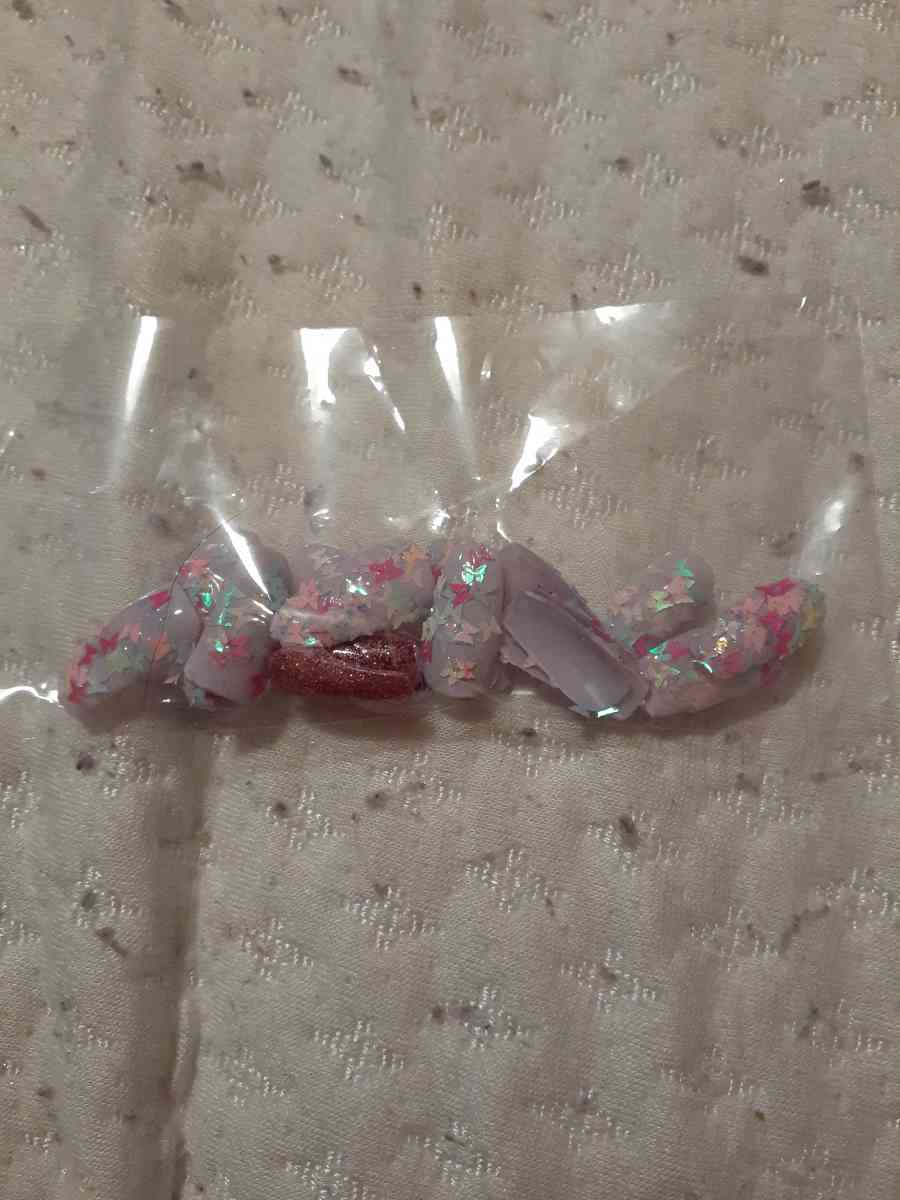 very pretty butterfly nails with glue
