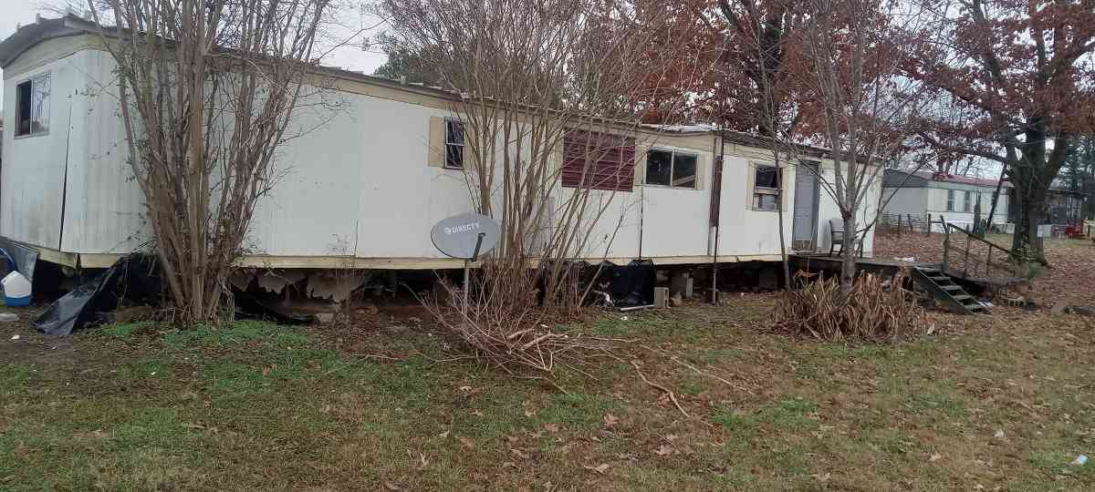 2 bedroom trailer with axles