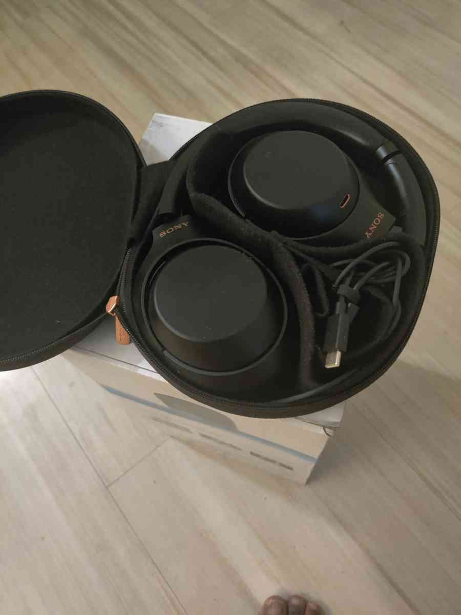 Sony WH-1000XM4 Bluetooth headphones