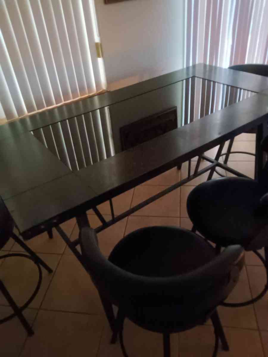 dinning table with 4 chairs