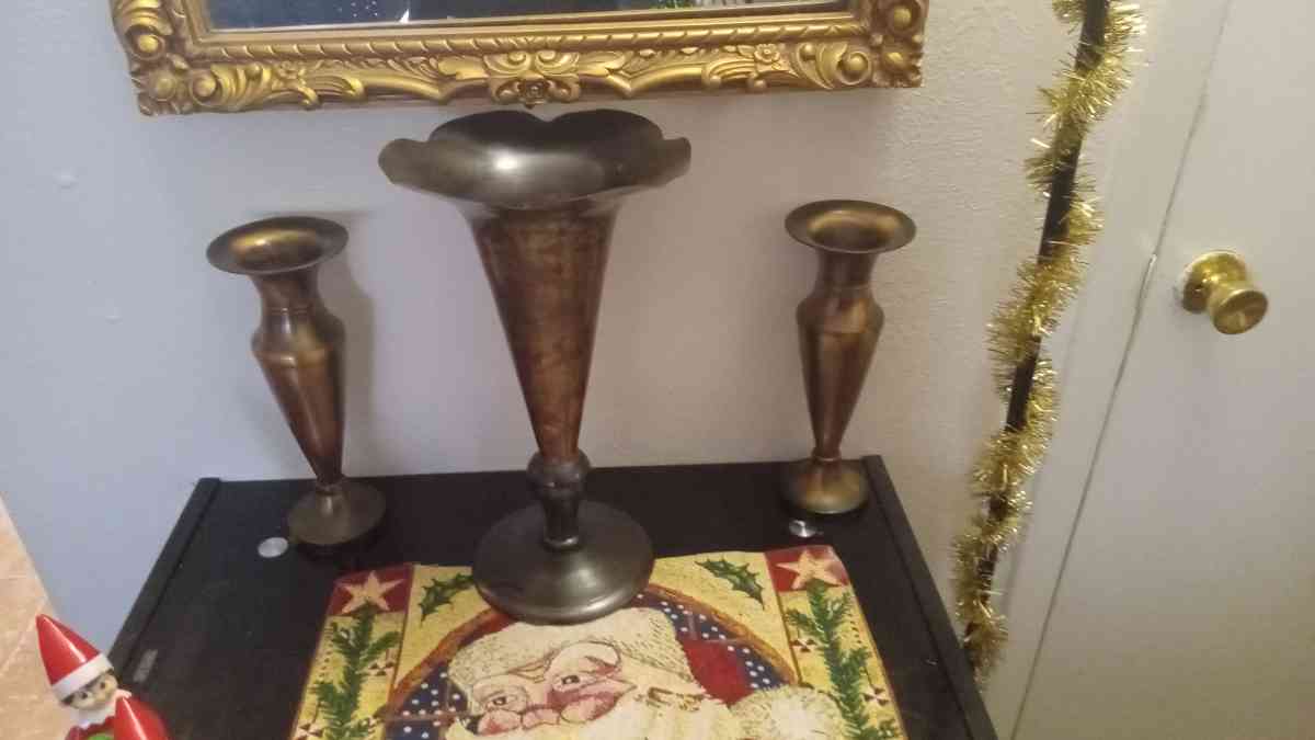 3 matching bronze vases