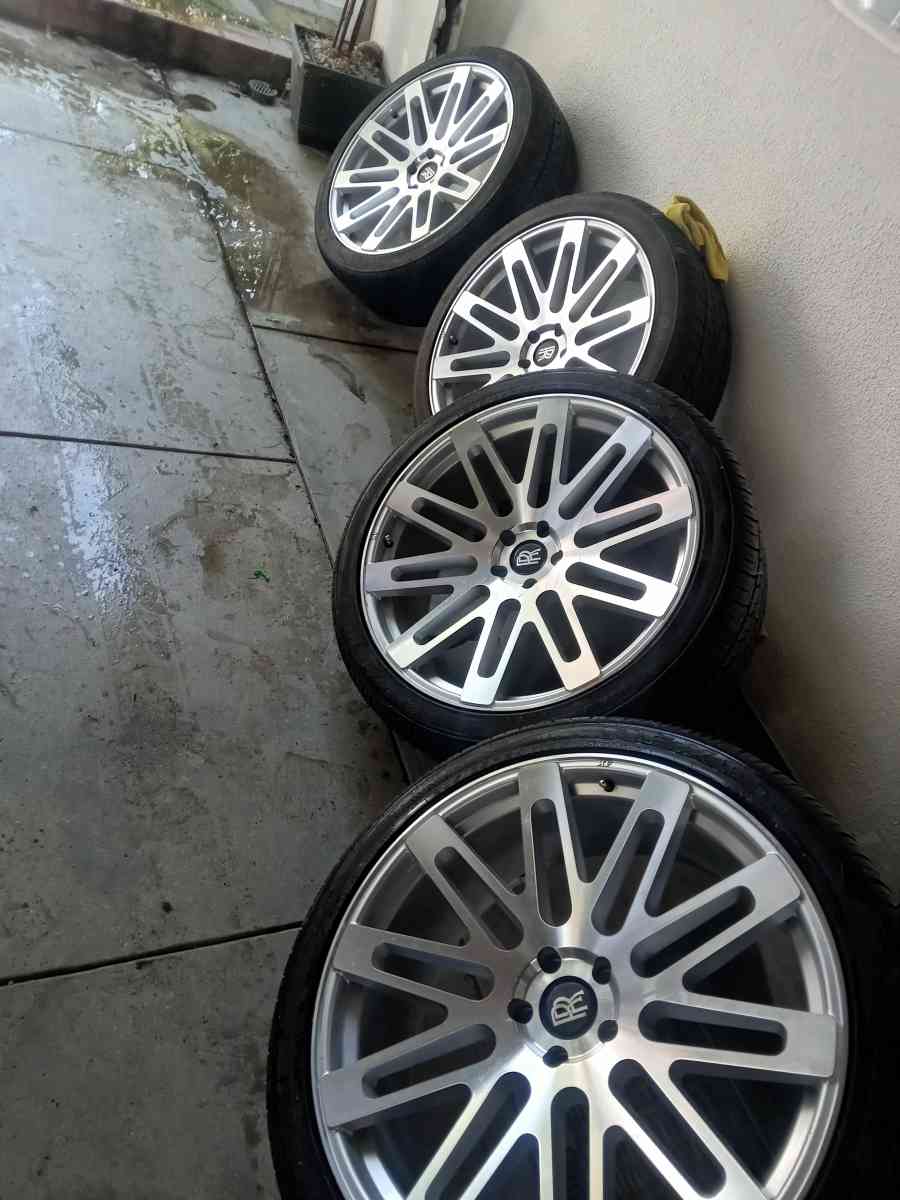 rines 24 enteritos y llantas nuevas son 24 de 5 virlos ningu