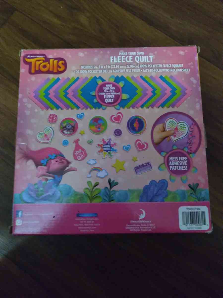 Trolls Fleece Quilt Maker