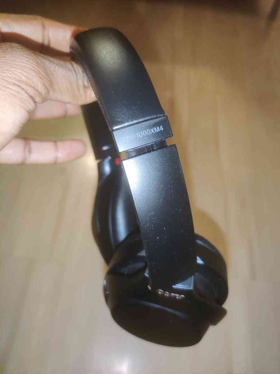 Sony WH-1000XM4 Bluetooth headphones