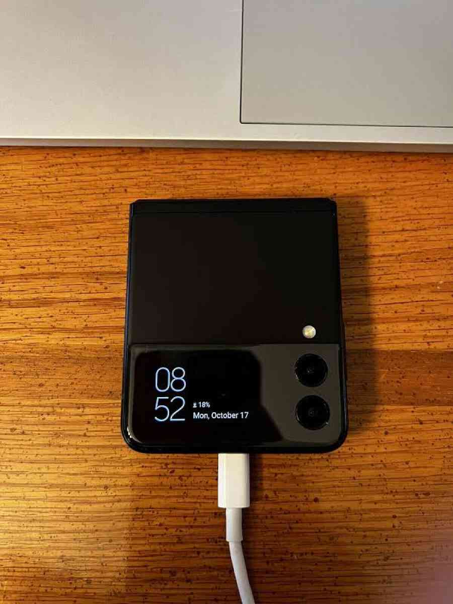 Samsung galaxy flip 3