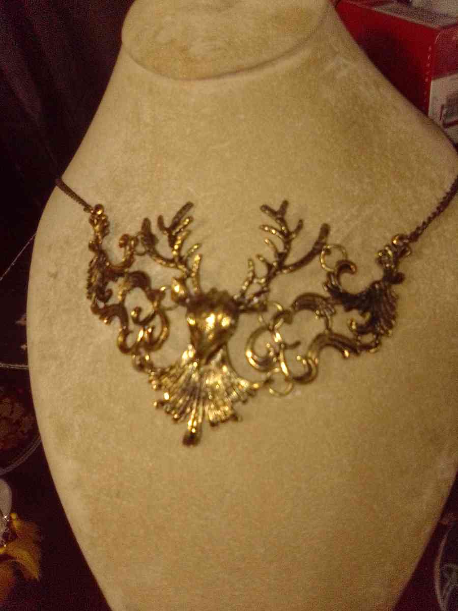 deer head w full antler necklace