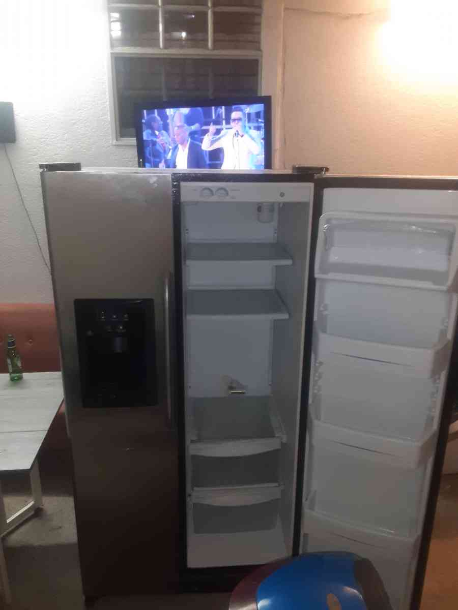 Stainless steel exterior Upfront electronic dial temperatur