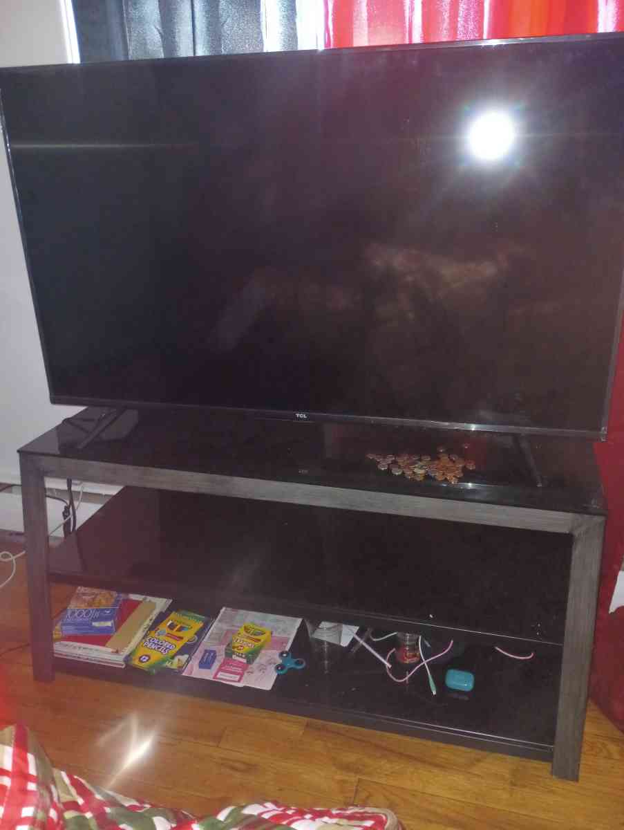 60 inch Roku TCL tv Glass TV stand
