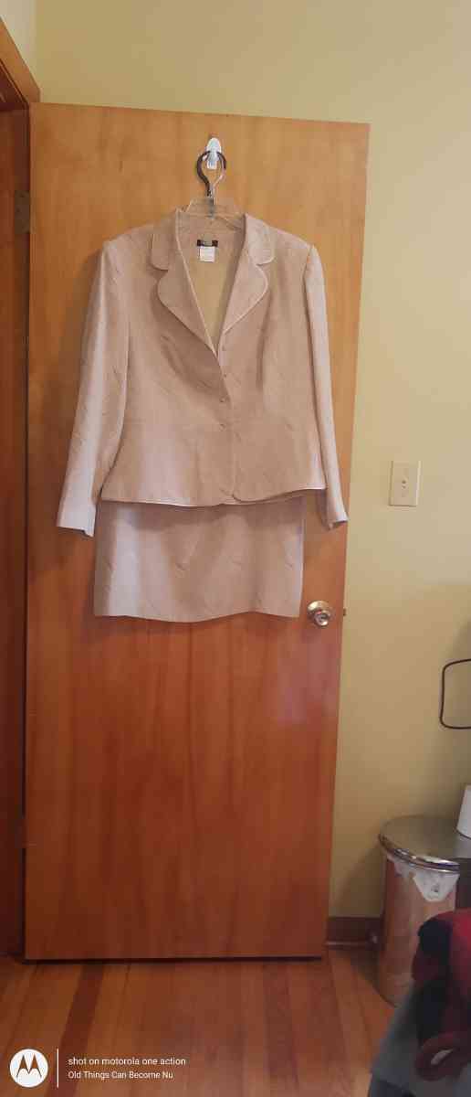 2 Pc Womens Roma embossed classy suit