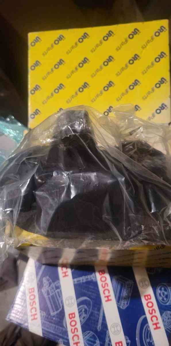 right engine mount  98to00 Volvo s70 v70