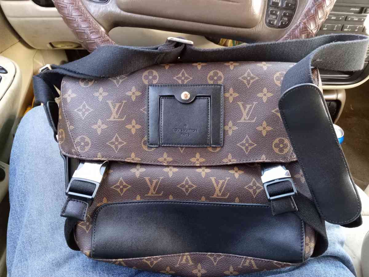 Brand New Louis Vuitton Monogram MESSENGER PM VOYAGER