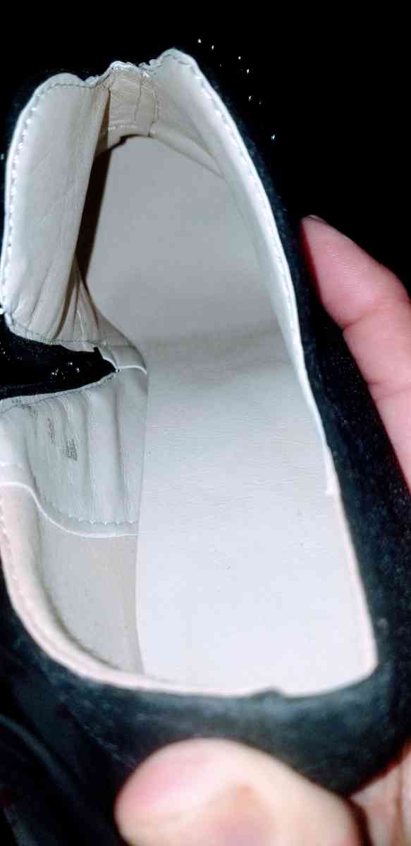 Womans 4 Inch Heels  Brand New  Black Velvet Size UK 39 US 8