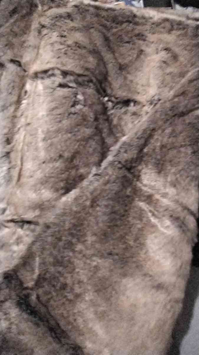 Faux fur Throw