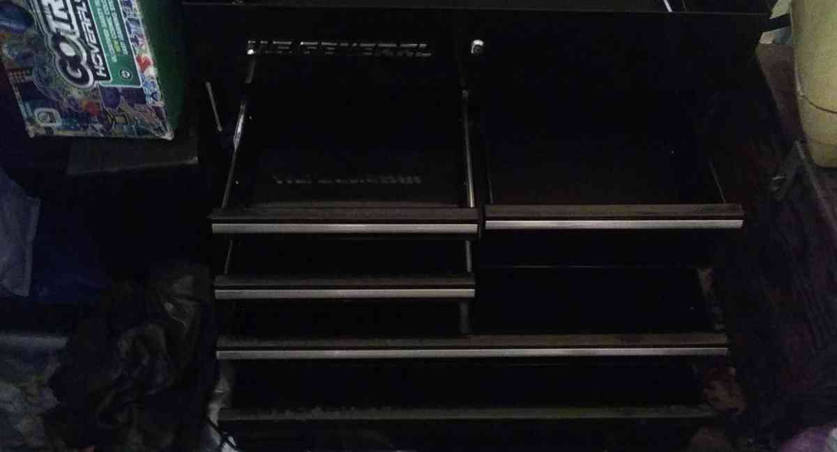 US GENERAL 26 INCH TOOL BOX