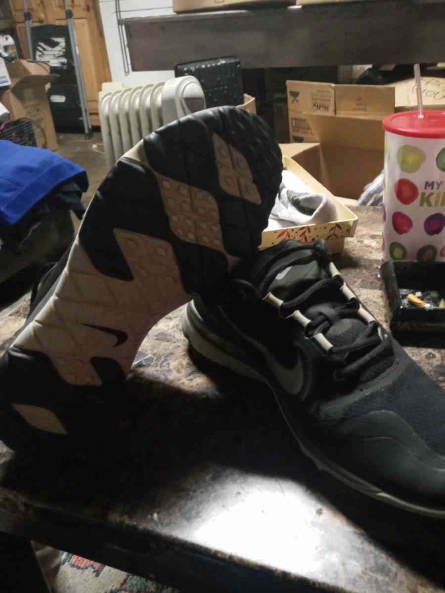 Mens Blk Nike Revolution