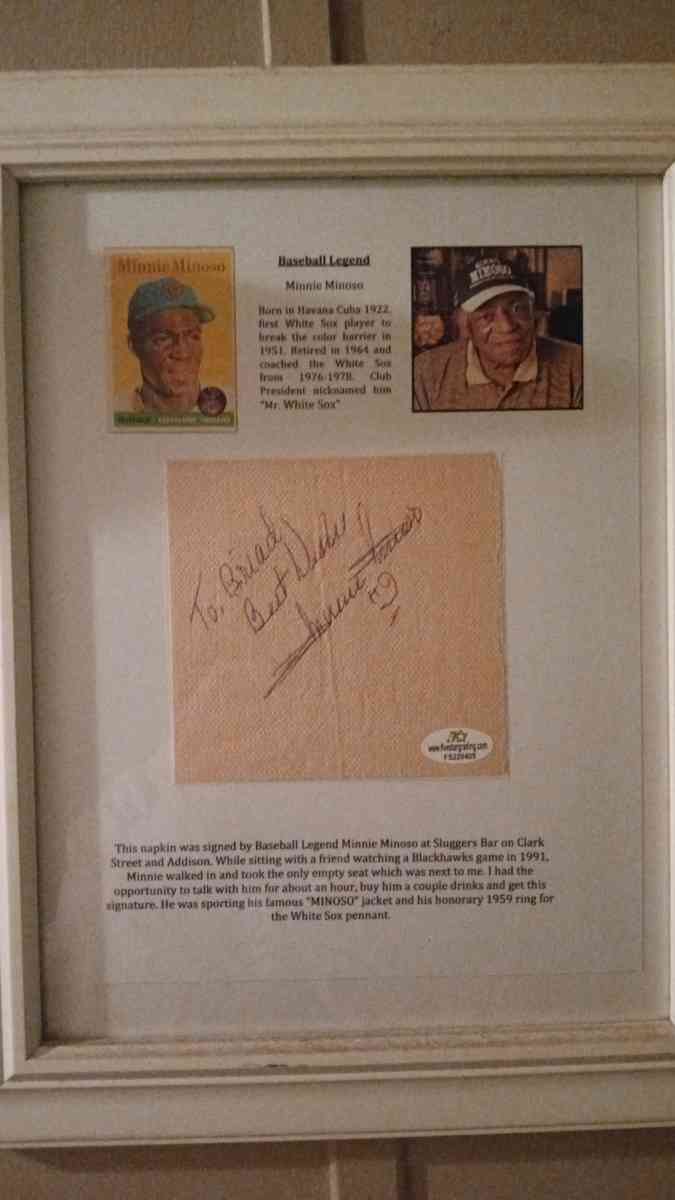 Minnie Minnoso autograph