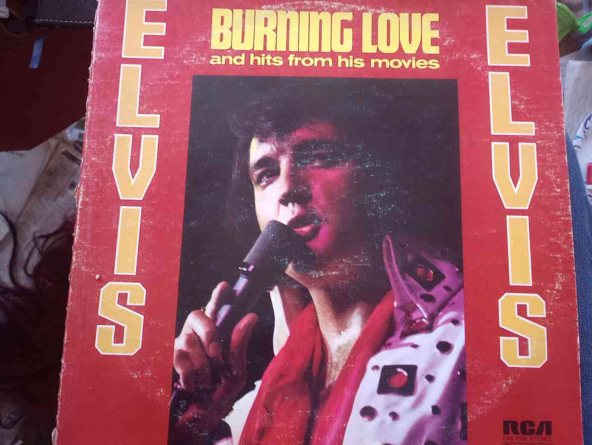 3 Elvis LPS