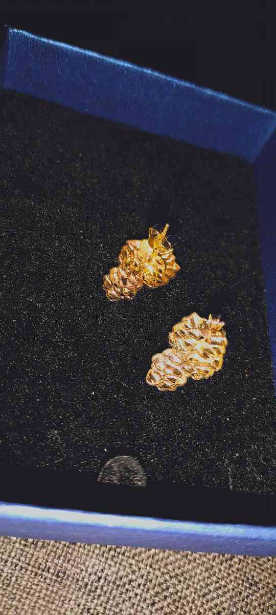 10k gold nugget earrings