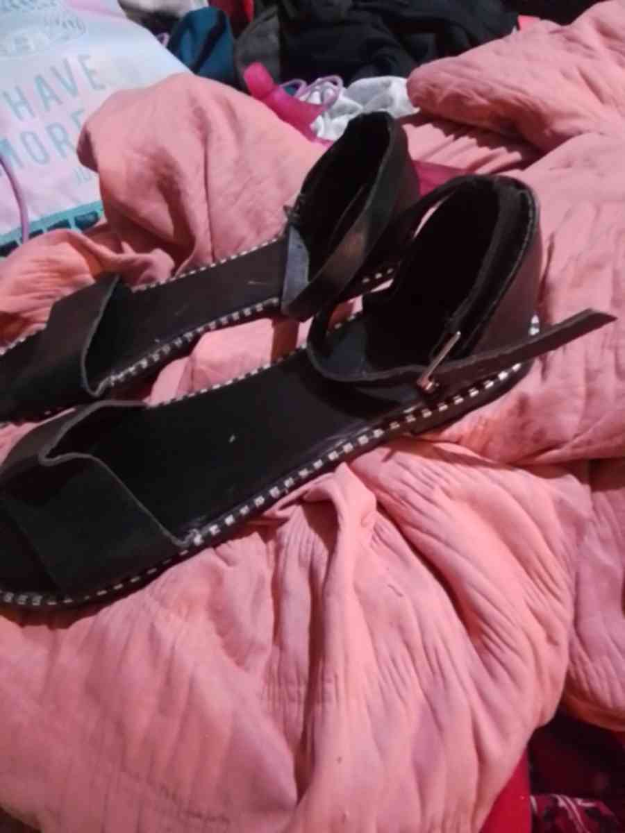 woman sandals with rhinestone