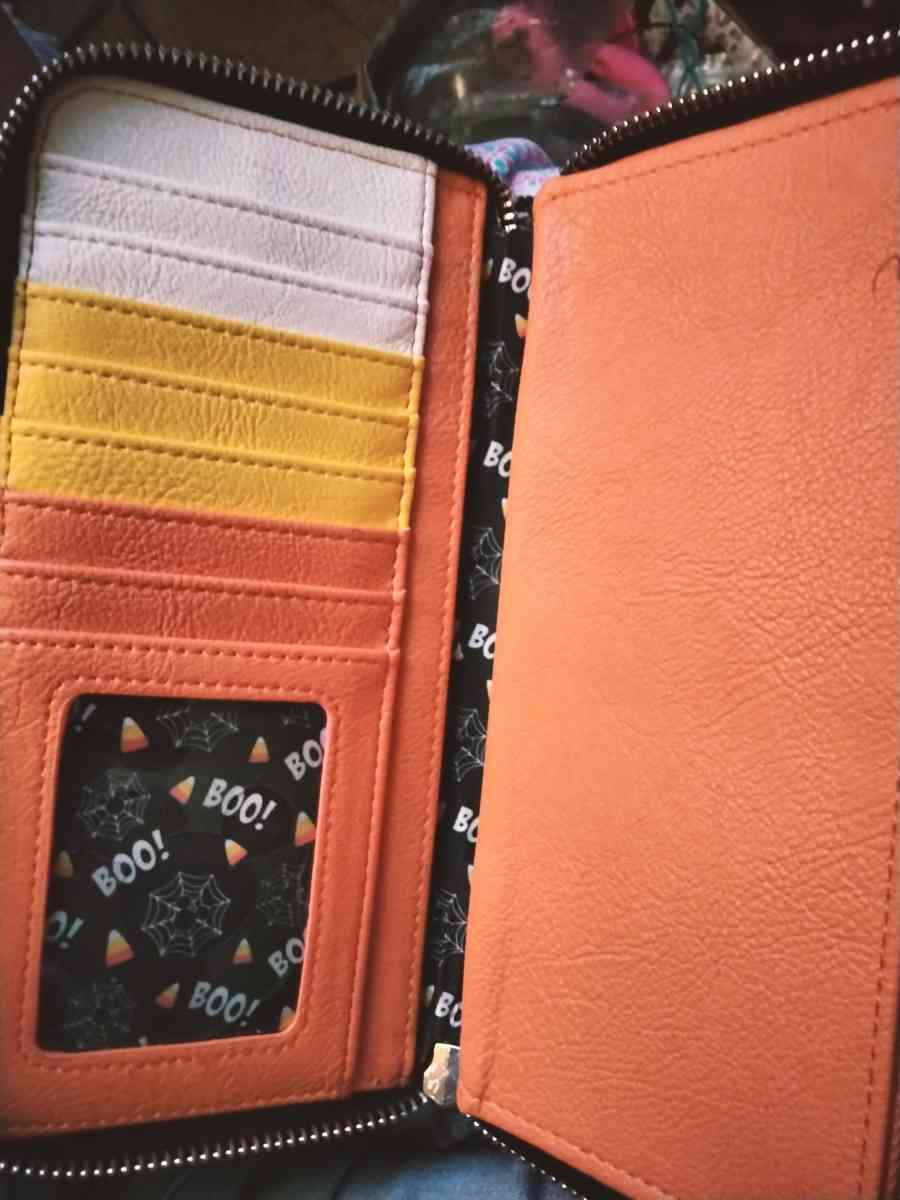 lounge fly wallet