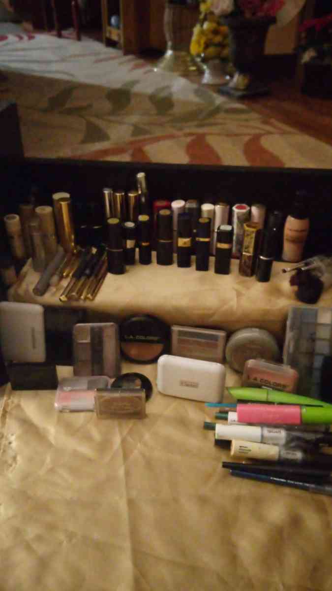 makeup lipstick blush mascara eyeshadow liner