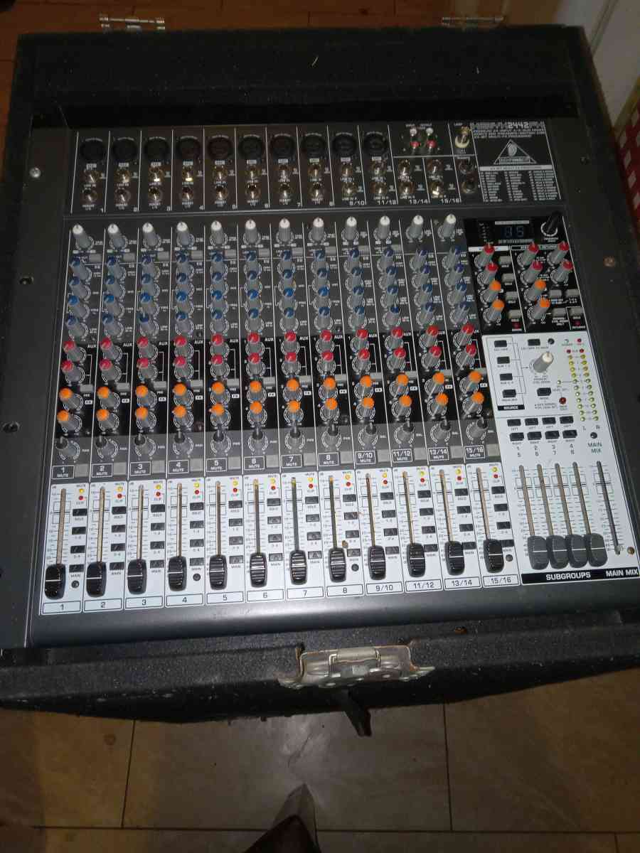 Estoy vendiendo sonido completo cerwin vega en 1350