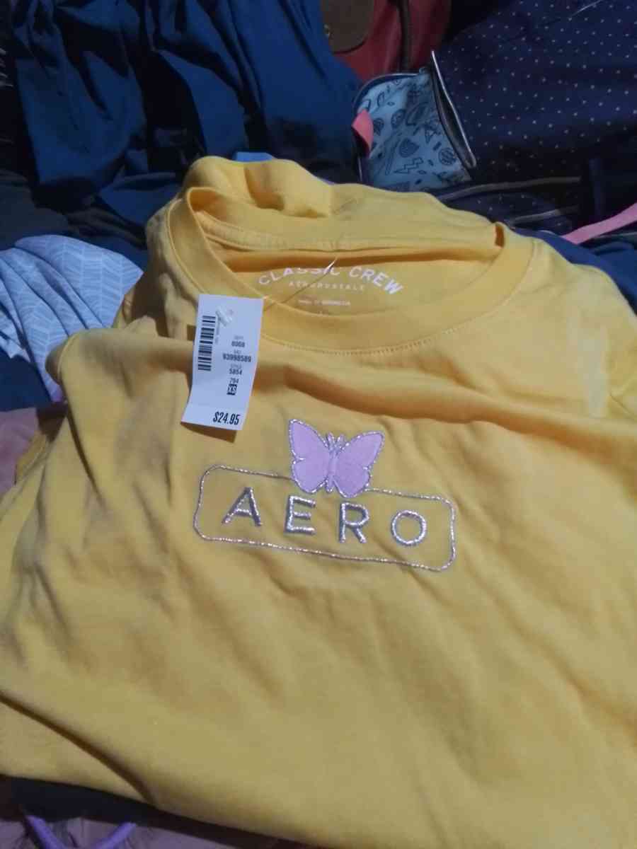 new girl yellow tshirt