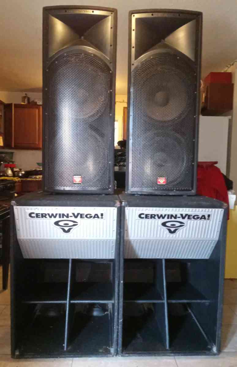 Estoy vendiendo sonido completo cerwin vega en 1350