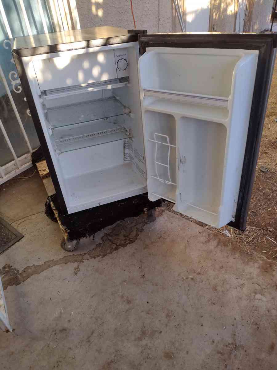 GE mini fridge w freezer barely used