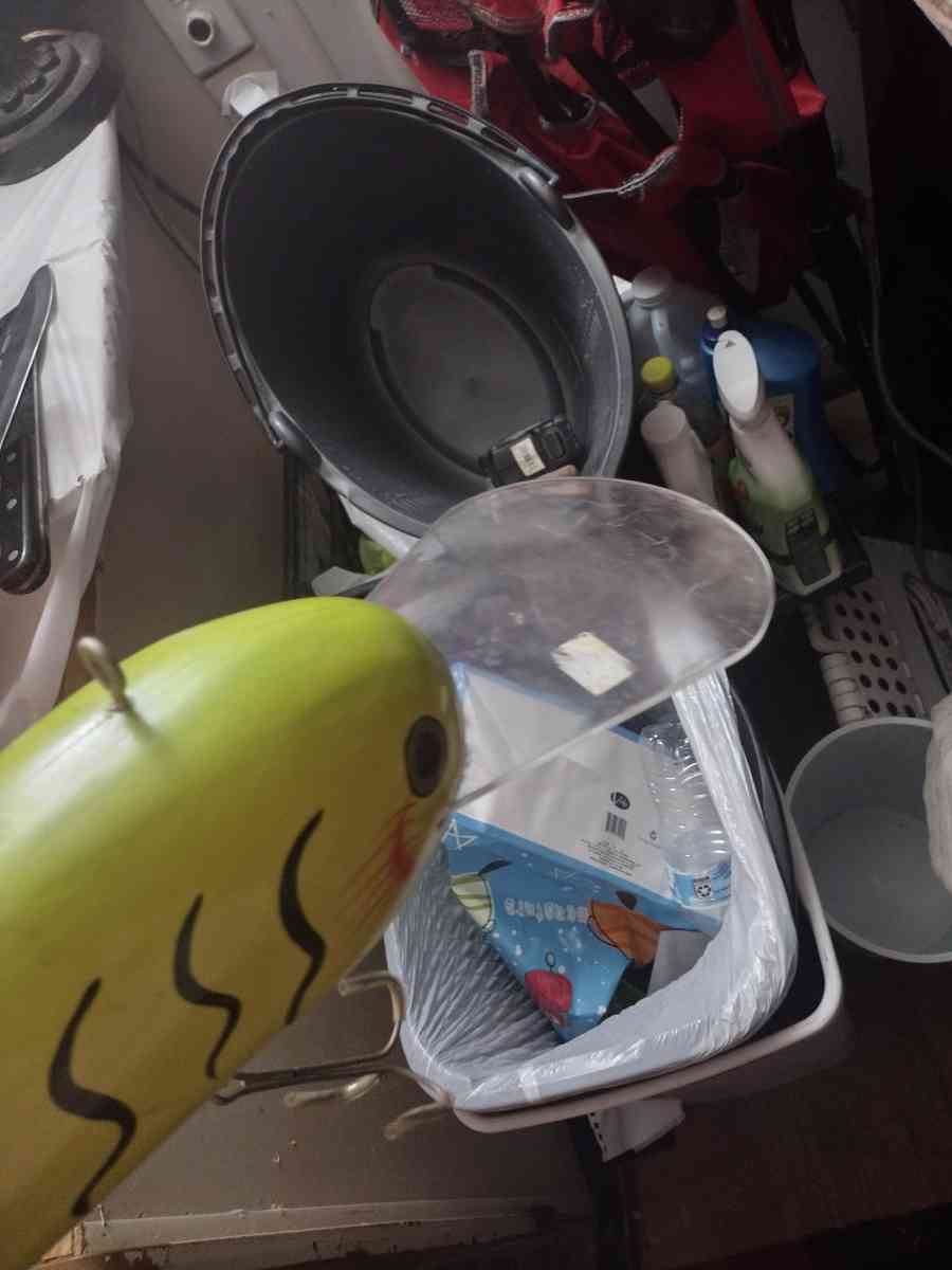 hang ur poles or whatever and put ur keys on the shelf