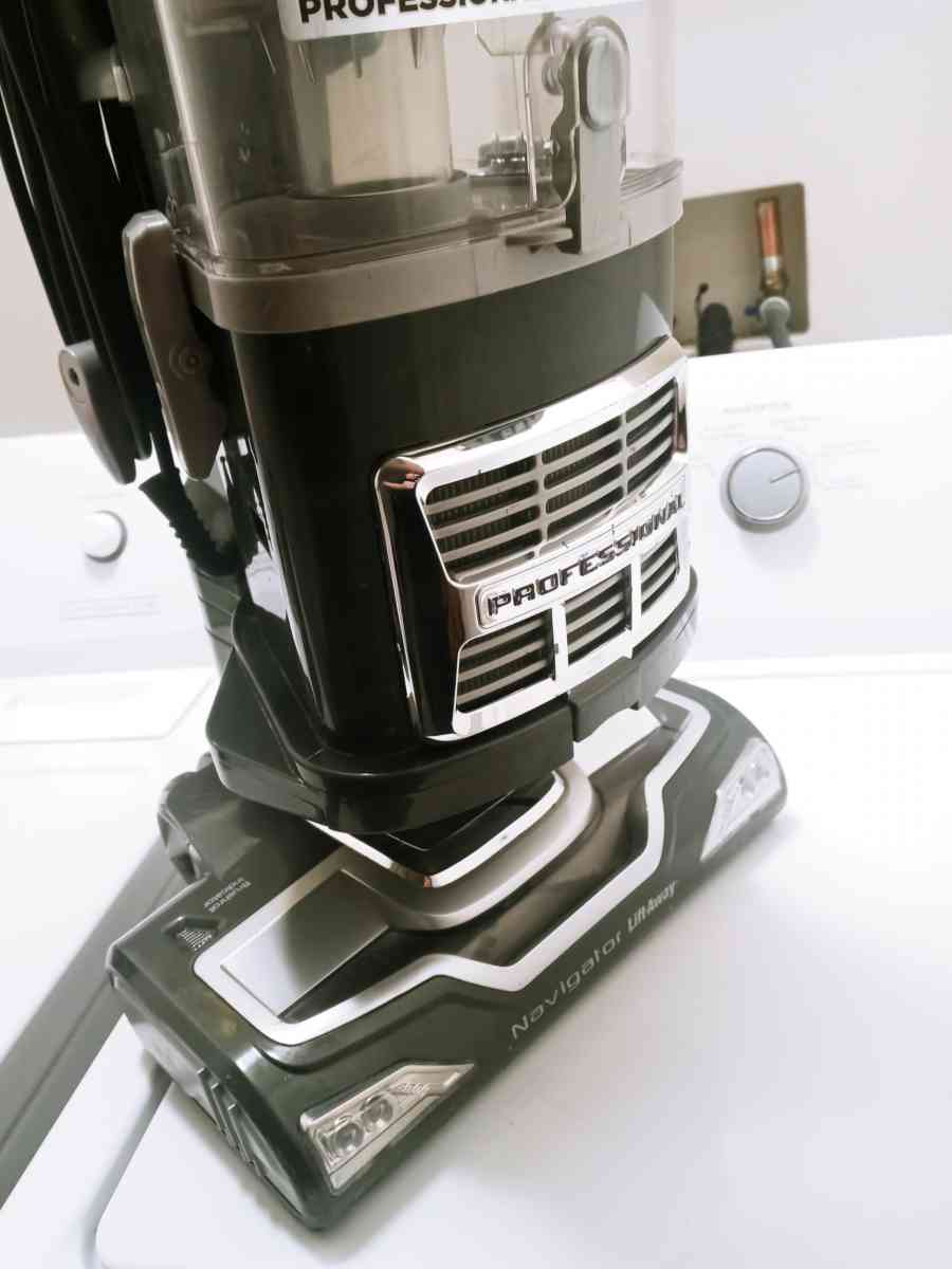 Shark navigator lift away vacuum cleaner