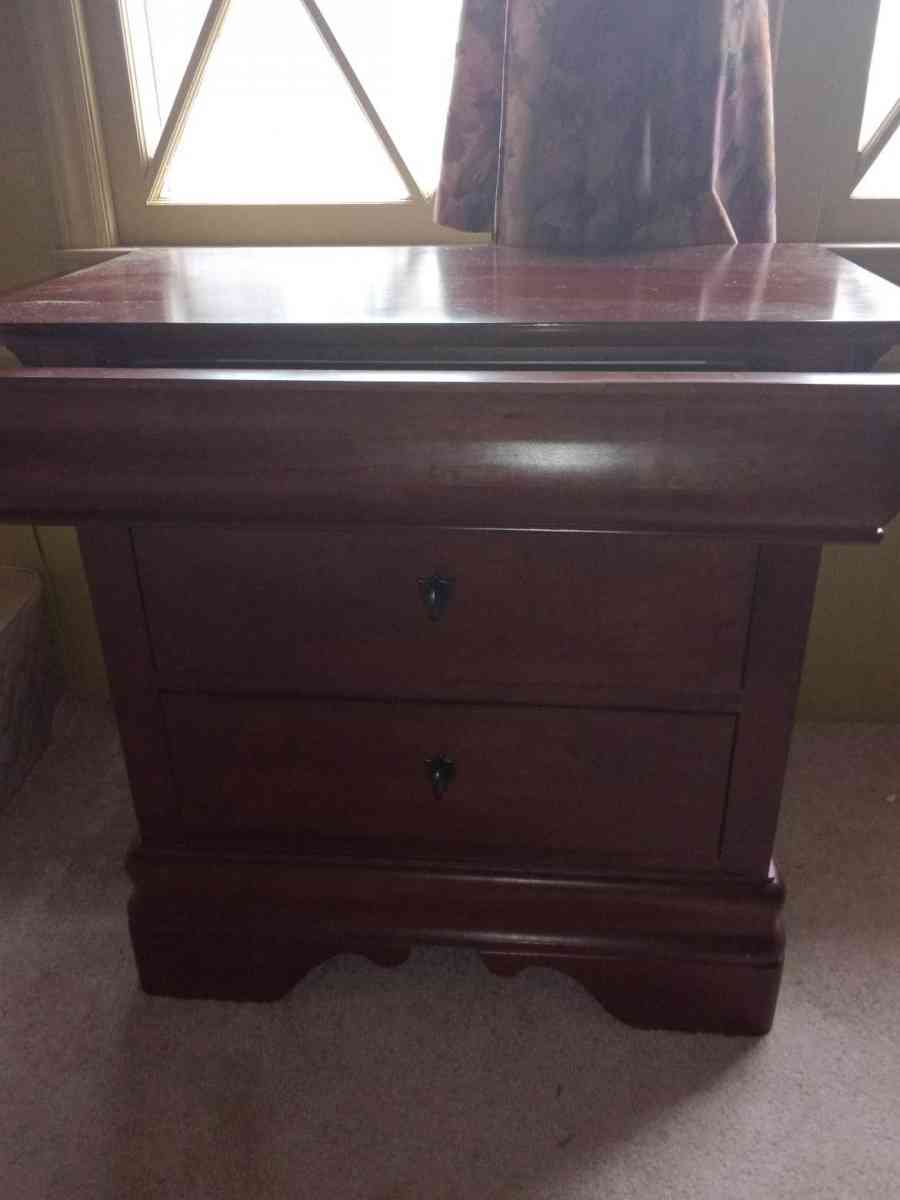 Kincaid Cherry Wood Wardrobe Bedroom Suit