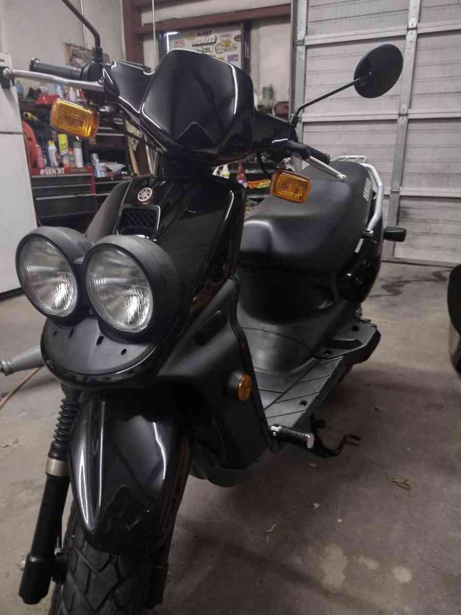 2009 Yamaha Zuma 50 cc 2 stroke 500 miles