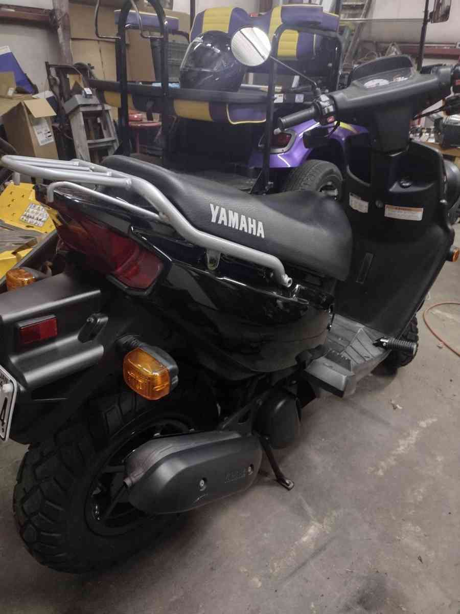 2009 Yamaha Zuma 50 cc 2 stroke 500 miles